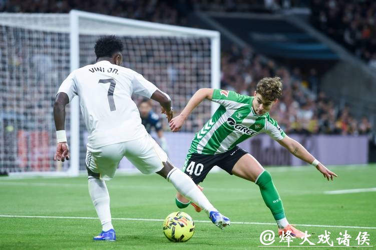 西甲 - 贡萨洛“帽子戏法” 皇马5-1大胜贝蒂斯